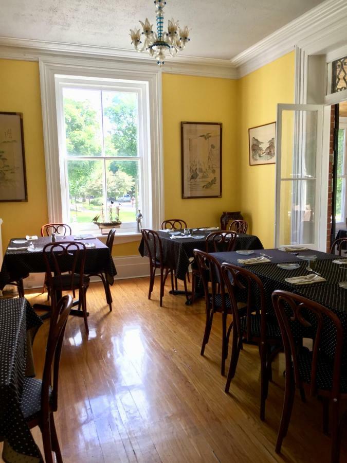 Trinity House Inn Гананок Екстериор снимка